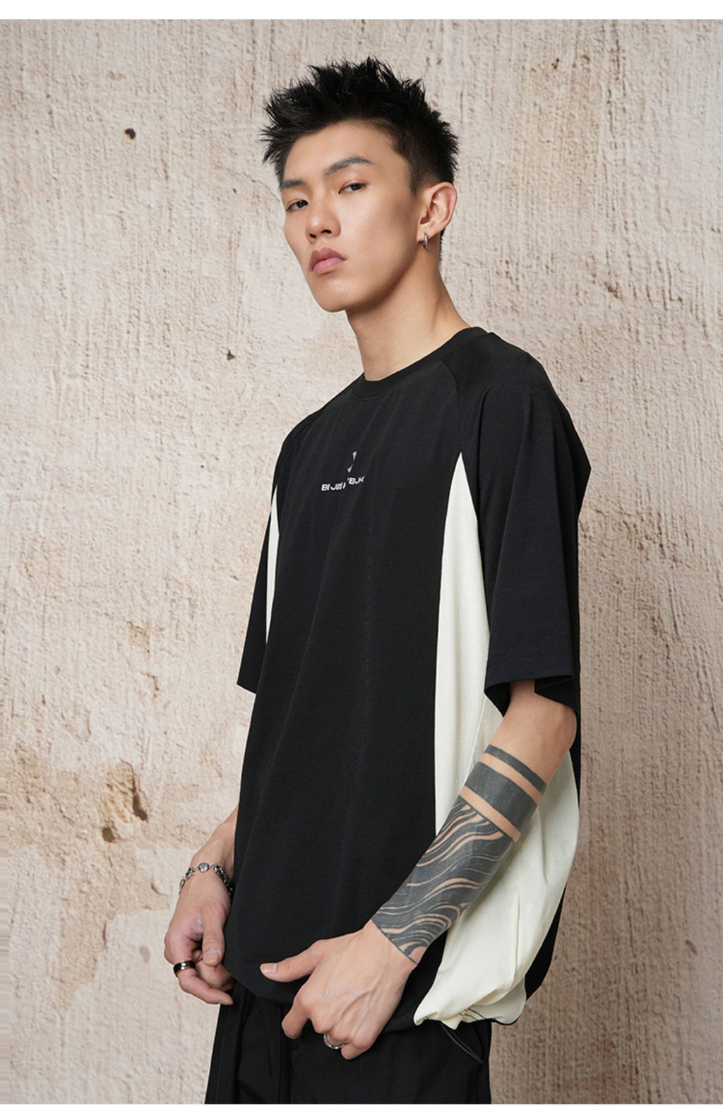 Lightweight Curve Contract T-Shirt